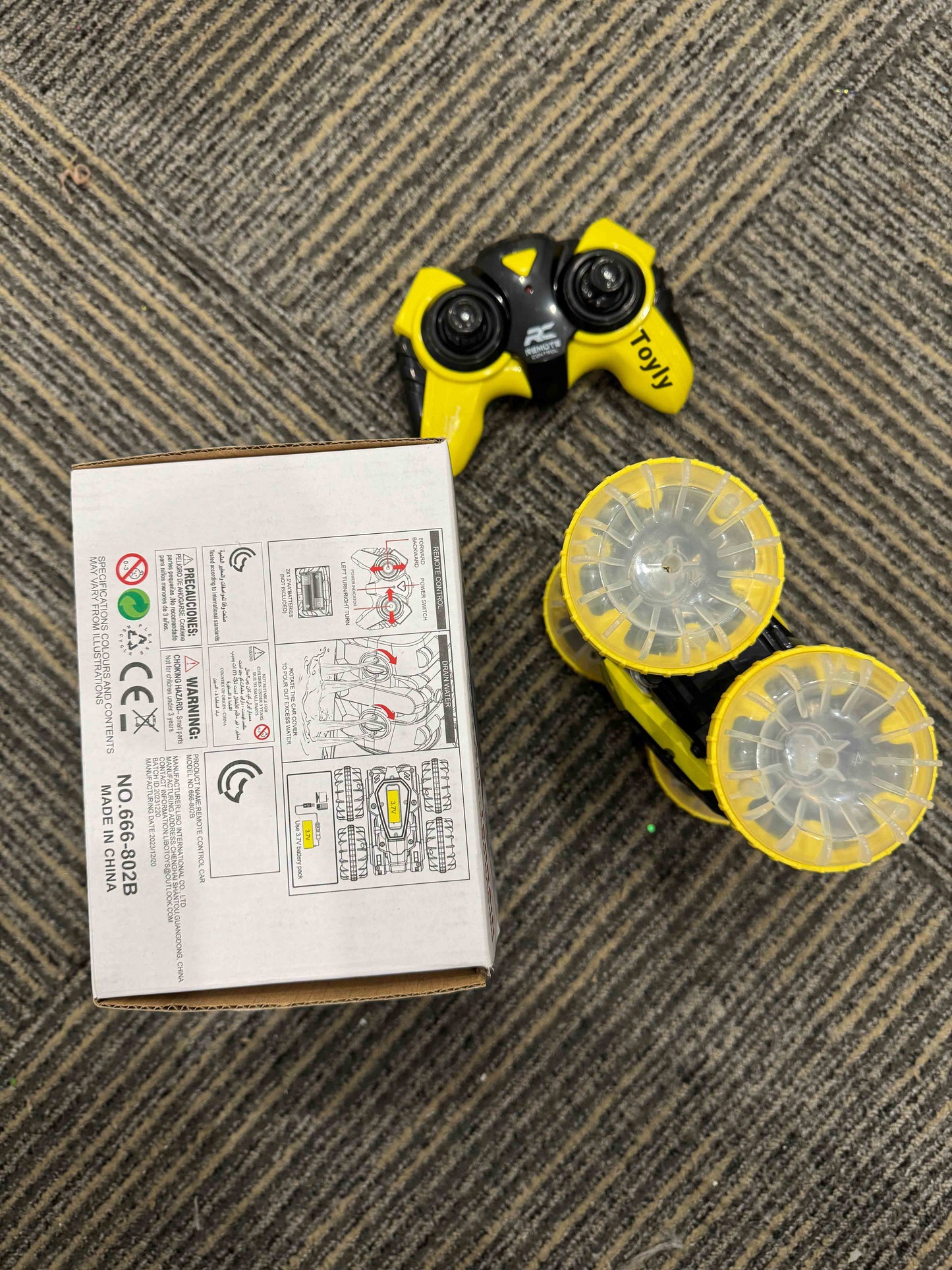 Toyly Remote Control Car, 2.4GHz Double Sided 360° Flips Rotating Electric Race RC Stunt Car