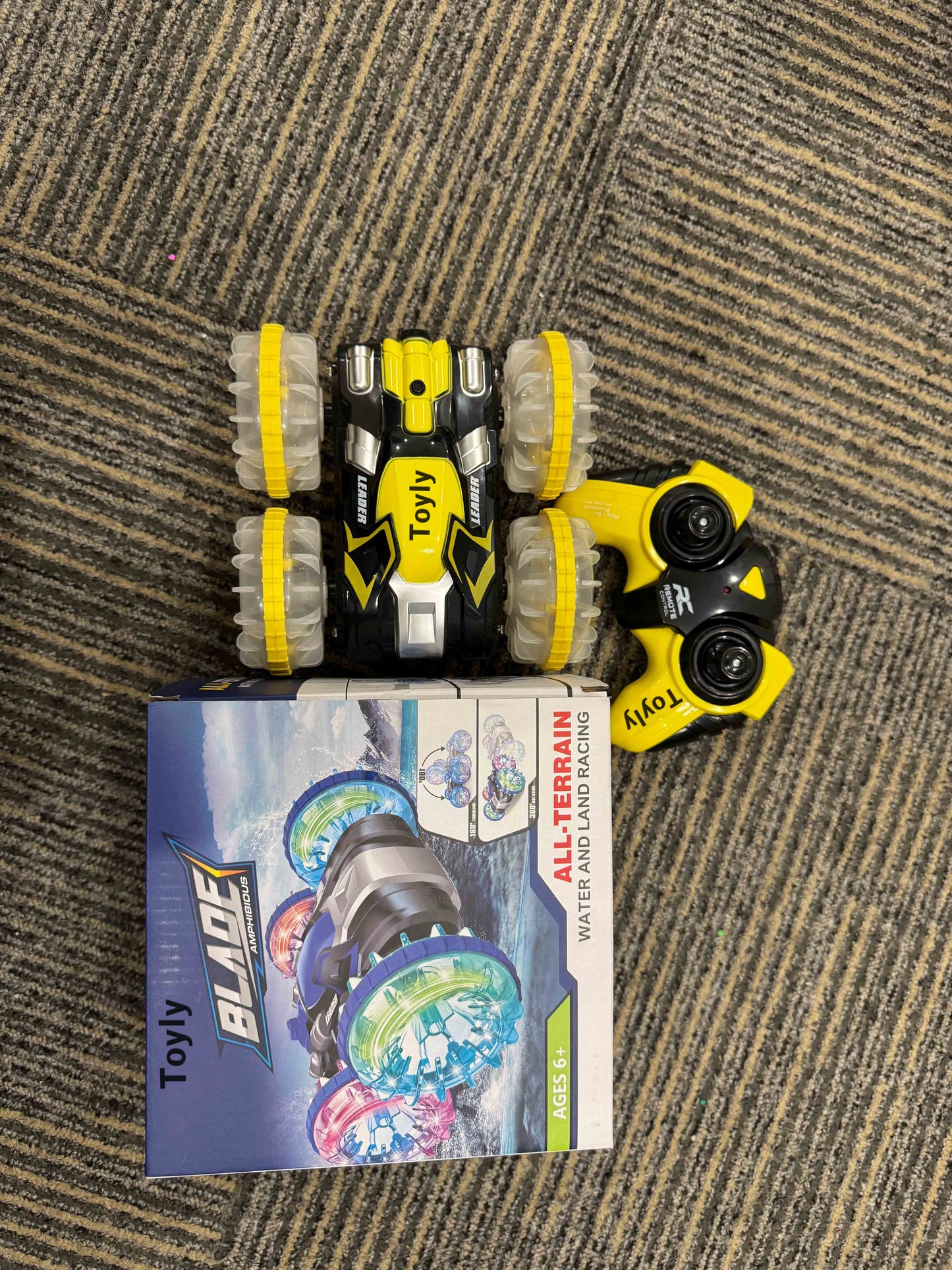 Toyly Remote Control Car, 2.4GHz Double Sided 360° Flips Rotating Electric Race RC Stunt Car