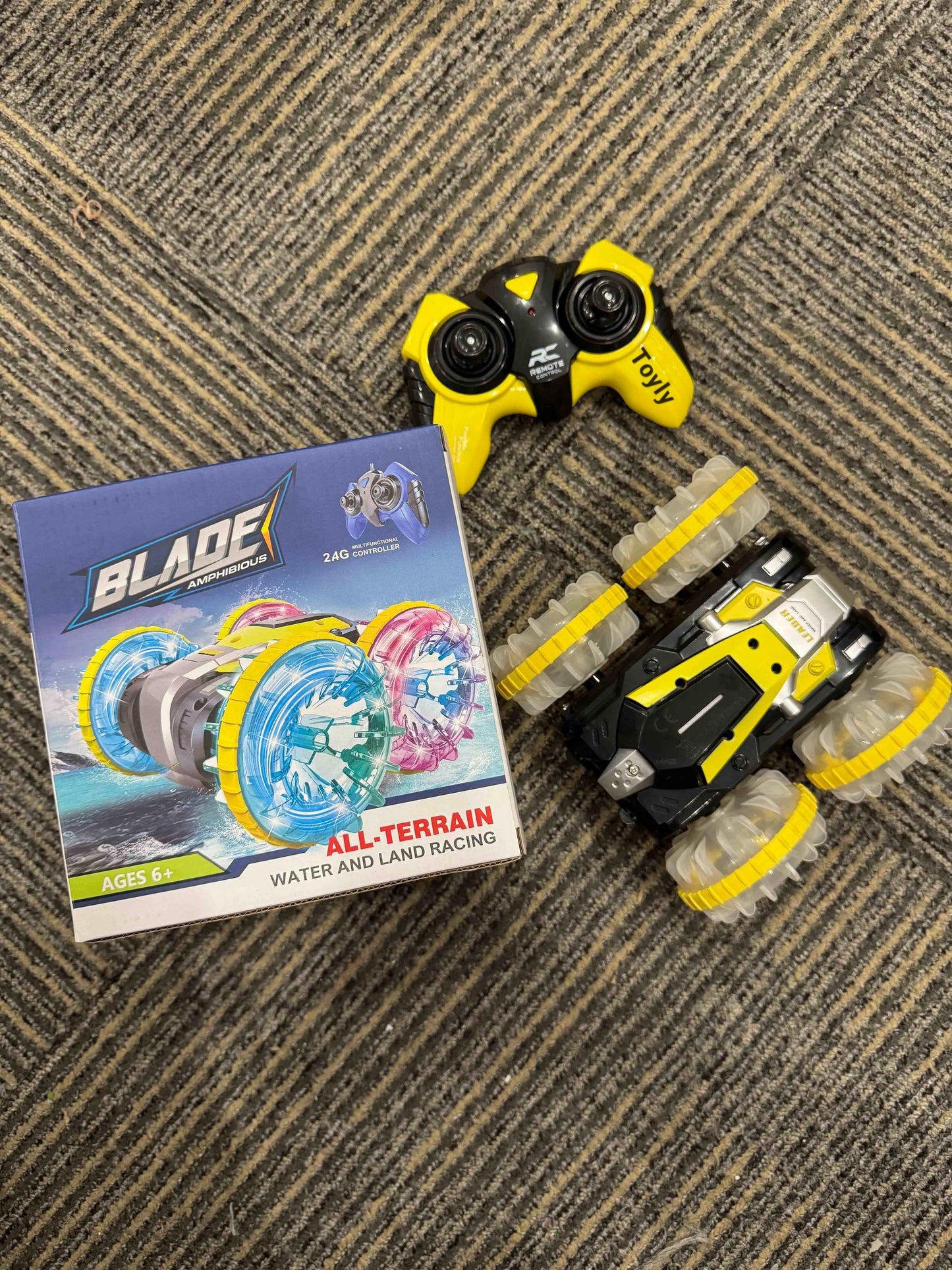 Toyly Remote Control Car, 2.4GHz Double Sided 360° Flips Rotating Electric Race RC Stunt Car