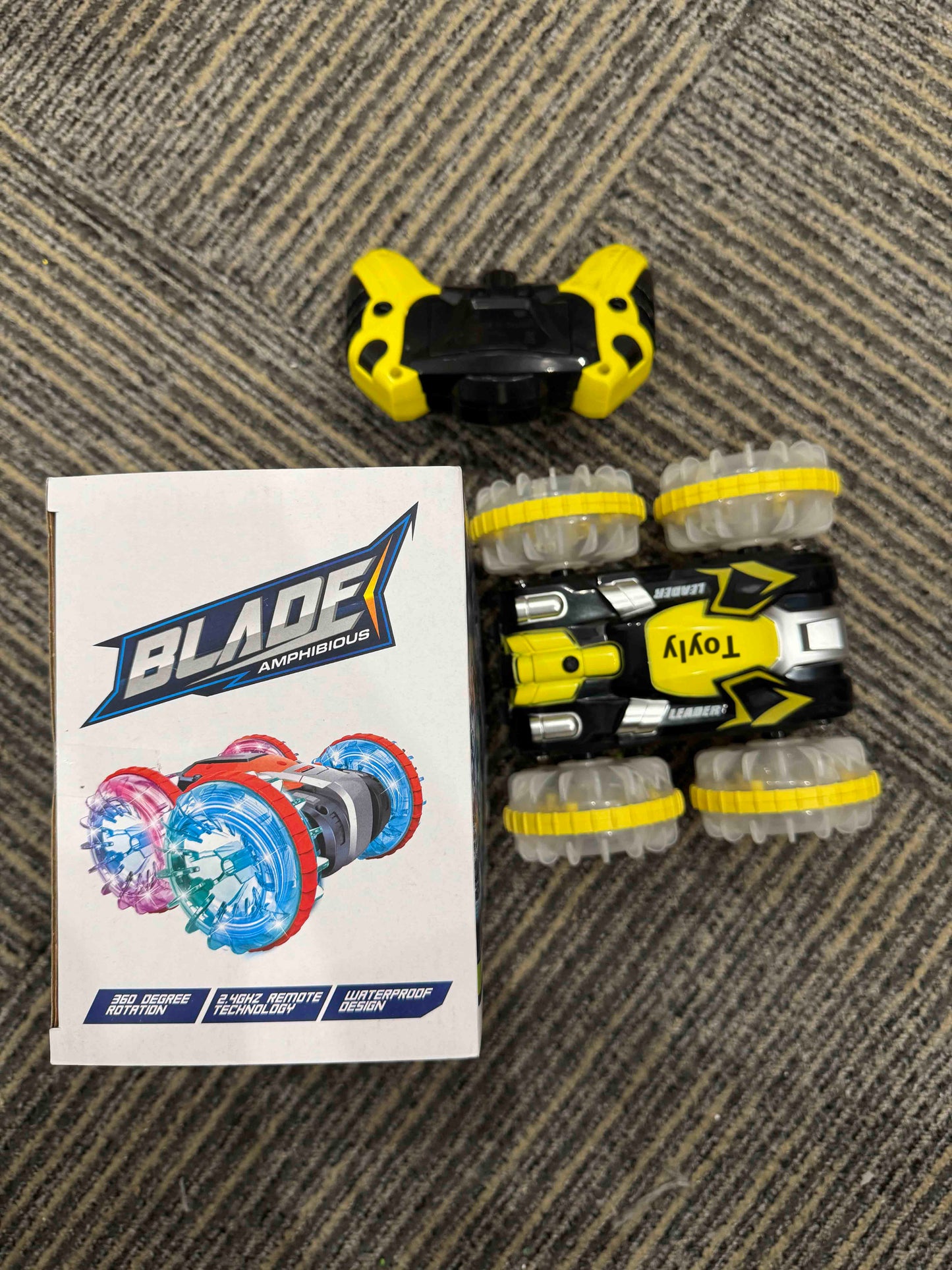 Toyly Remote Control Car, 2.4GHz Double Sided 360° Flips Rotating Electric Race RC Stunt Car